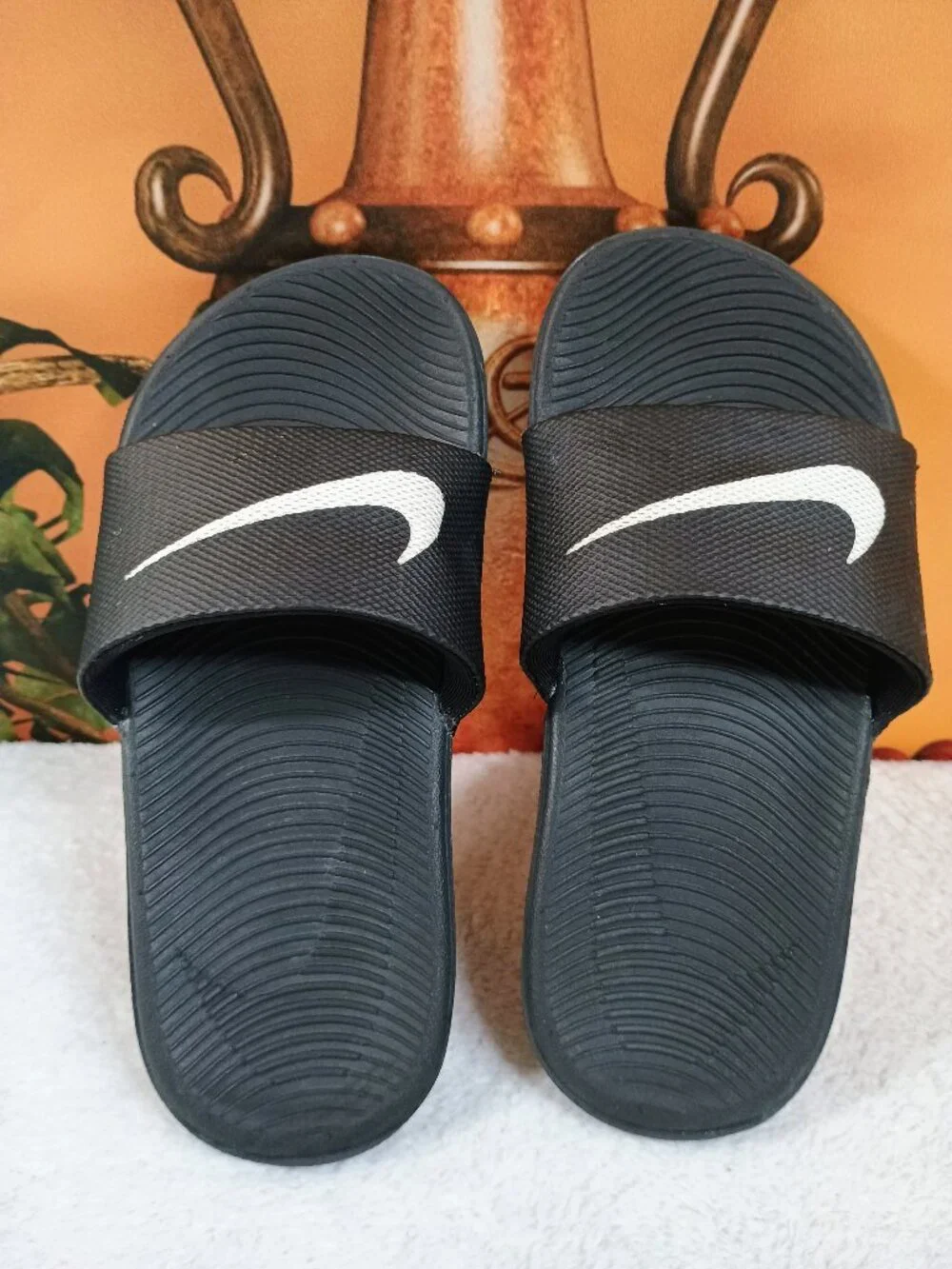 VGUC Kids Nike Sz 12C Black & White Kawa Slide Sandals Comfort Athletic Shoe